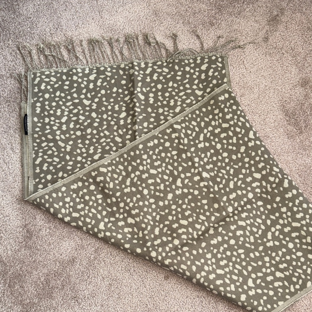 Banana Republic Beige and Brown Patterned Scarf